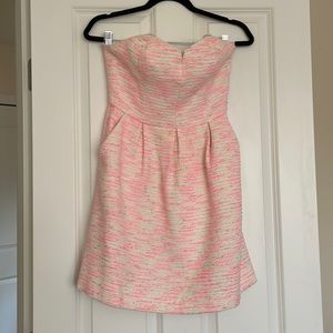 Sweetheart strapless tweed dress with pockets!